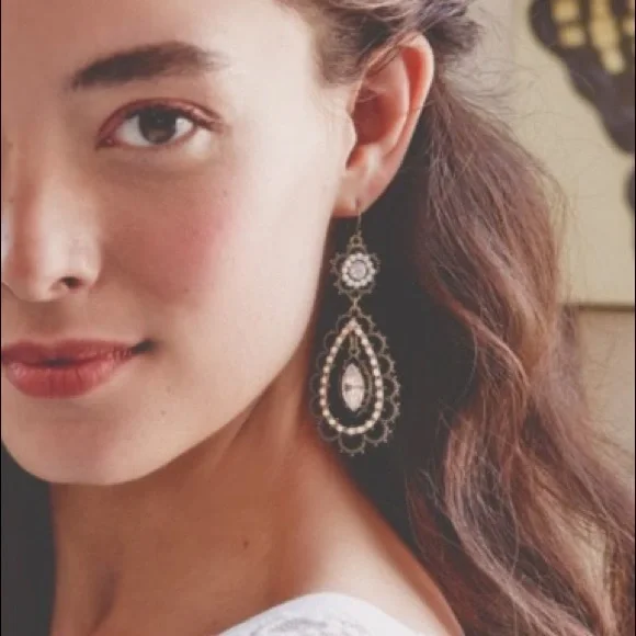 Chloe and Isabel crystal and pearl earrings - Picture 4 of 7